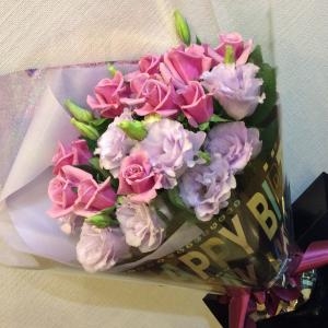 お誕生日の花束のお届けです。｜「かきえん」　（愛知県一宮市の花キューピット加盟店 花屋）のブログ